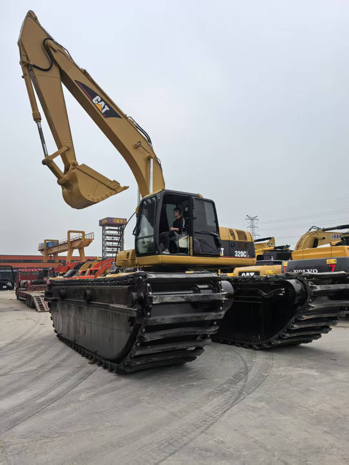 CATERPILLAR 320CL amphibious - Flydende gravemaskine: billede 2 CATERPILLAR 320CL amphibious - Flydende gravemaskine: billede 2