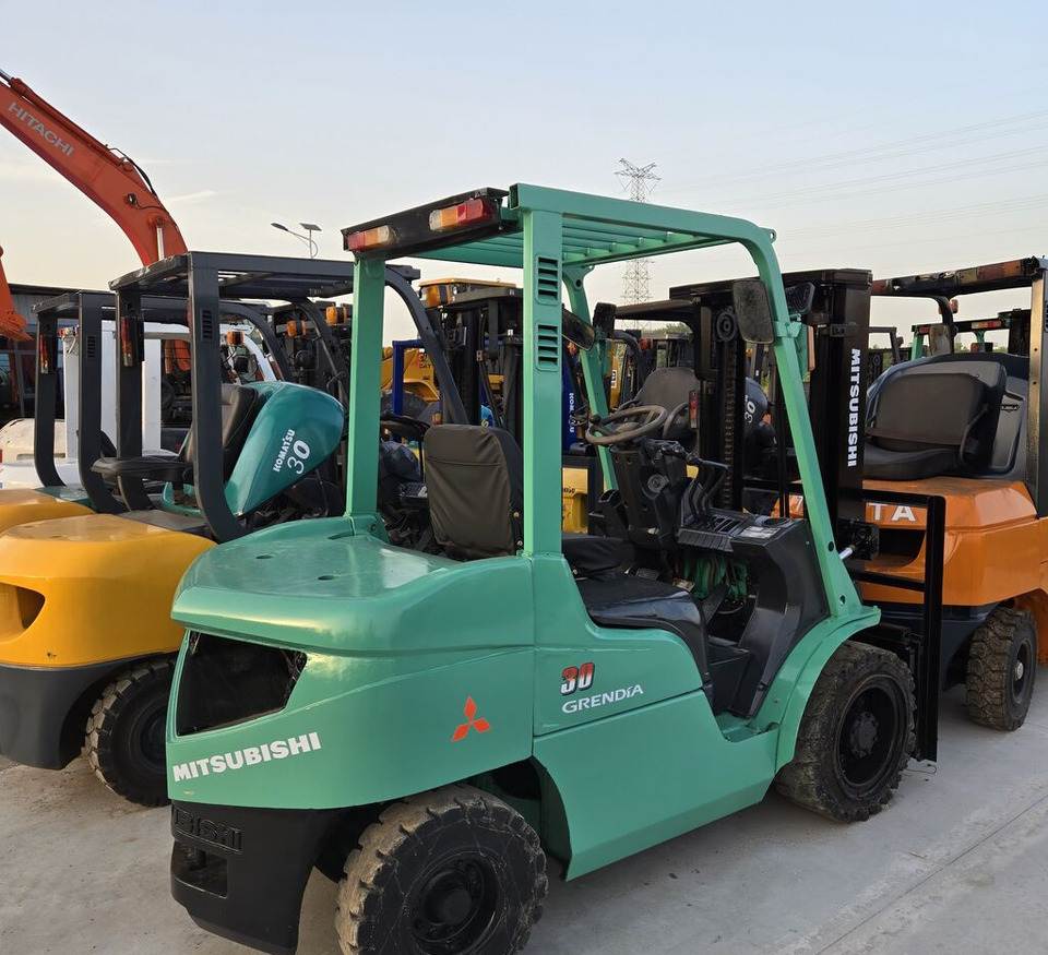 Mitsubishi FD30 with swing fork - Diesel gaffeltruck: billede 1 Mitsubishi FD30 with swing fork - Diesel gaffeltruck: billede 1
