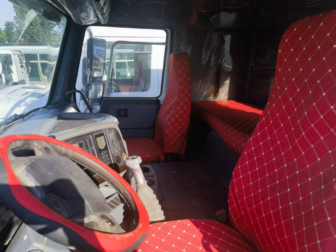 Trækker Sinotruk HOWO 371 Tractor: billede 9 Trækker Sinotruk HOWO 371 Tractor: billede 9