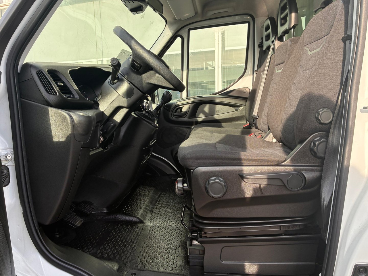 Leje en Caja cerrada IVECO 35C16 3.0 20m3 con puertas traseras Caja cerrada IVECO 35C16 3.0 20m3 con puertas traseras: billede 7 Leje en Caja cerrada IVECO 35C16 3.0 20m3 con puertas traseras Caja cerrada IVECO 35C16 3.0 20m3 con puertas traseras: billede 7