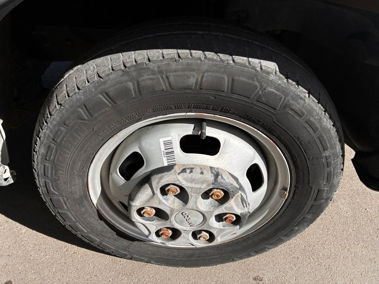 Leje en  Caja cerrada con plataforma elevadora IVECO 35C14 20m3 con puerta lateral Caja cerrada con plataforma elevadora IVECO 35C14 20m3 con puerta lateral: billede 11