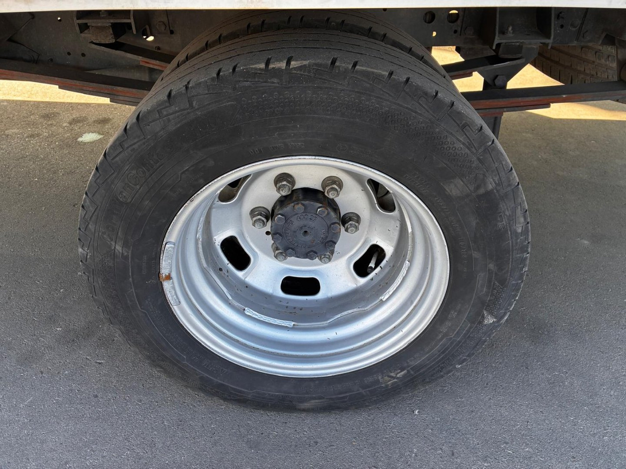 Leje en  Caja cerrada con plataforma elevadora IVECO 35C14 20m3 con puerta lateral Caja cerrada con plataforma elevadora IVECO 35C14 20m3 con puerta lateral: billede 13