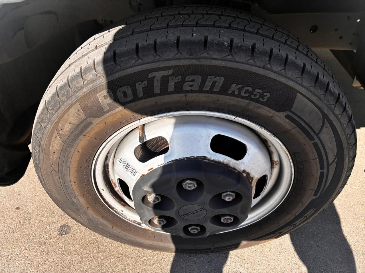 Varebil med kasse Caja cerrada con plataforma elevadora IVECO 35C16 20m3: billede 15