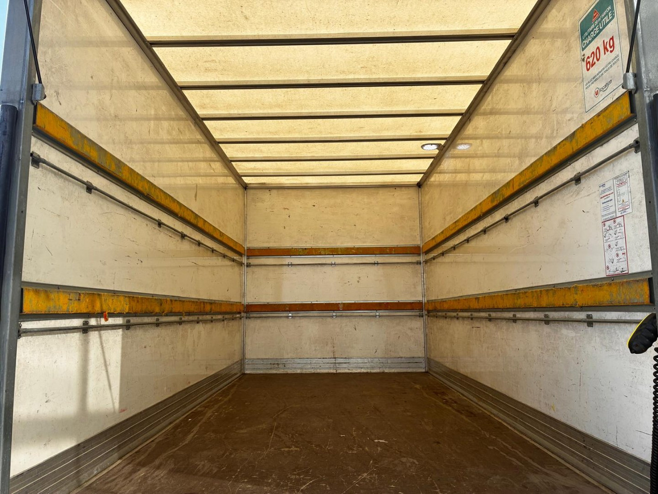 Varebil med kasse Caja cerrada con plataforma elevadora IVECO 35C16 20m3: billede 6