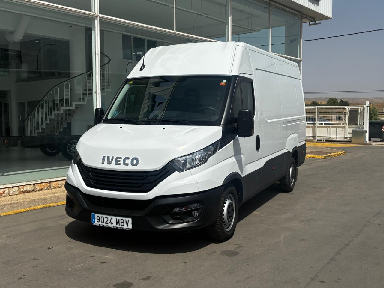 Furgón IVECO 35S14 V 12m3 - Varevogn: billede 1 Furgón IVECO 35S14 V 12m3 - Varevogn: billede 1