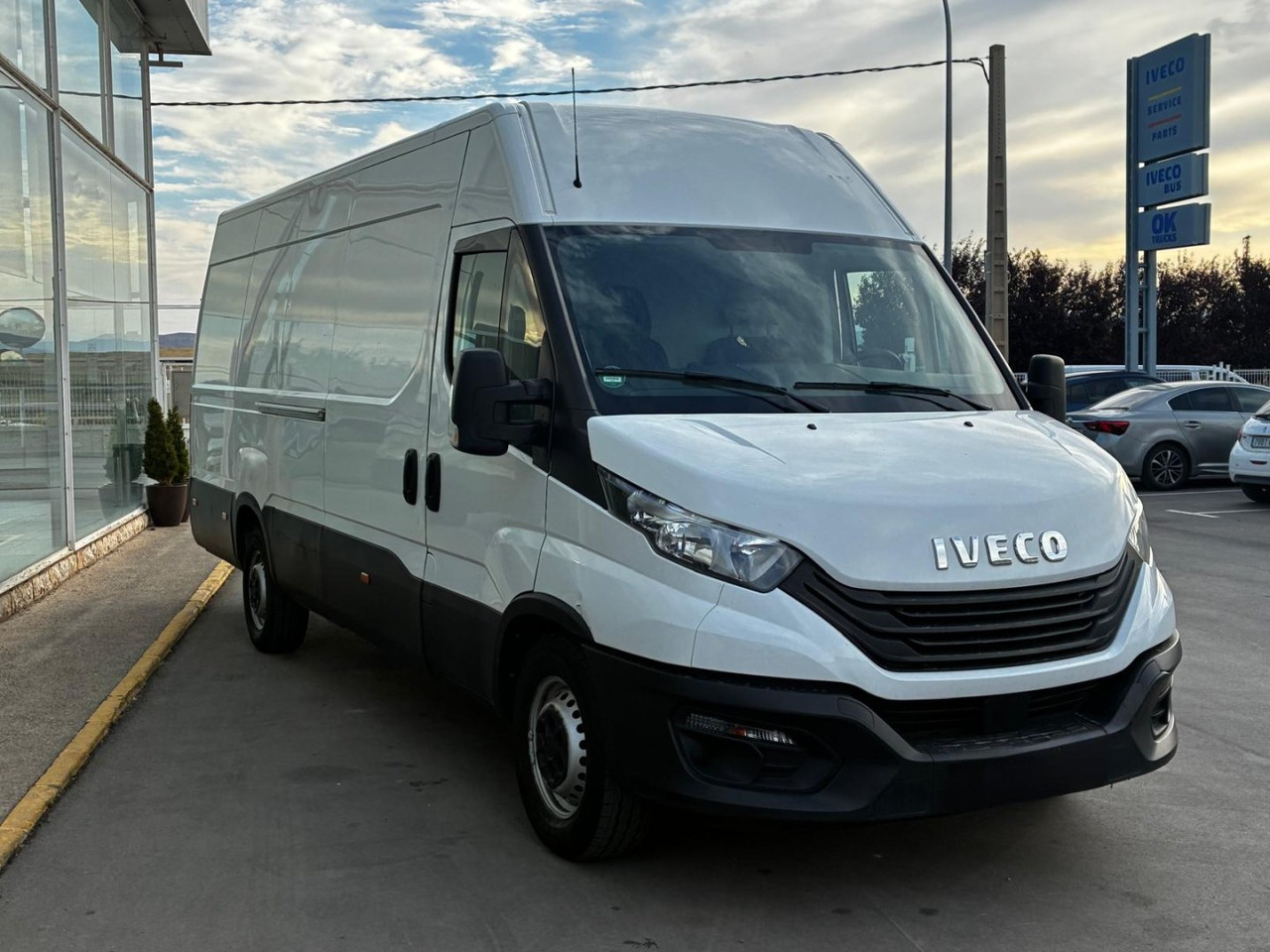 Furgón IVECO 35S14 V 16m3 - Varevogn: billede 3 Furgón IVECO 35S14 V 16m3 - Varevogn: billede 3