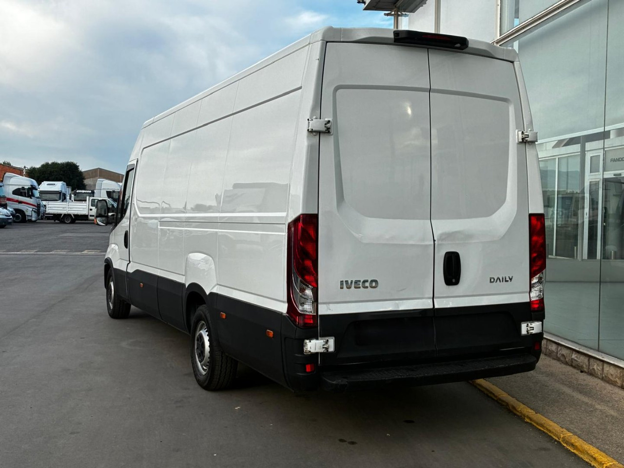 Furgón IVECO 35S14 V 16m3 - Varevogn: billede 4 Furgón IVECO 35S14 V 16m3 - Varevogn: billede 4