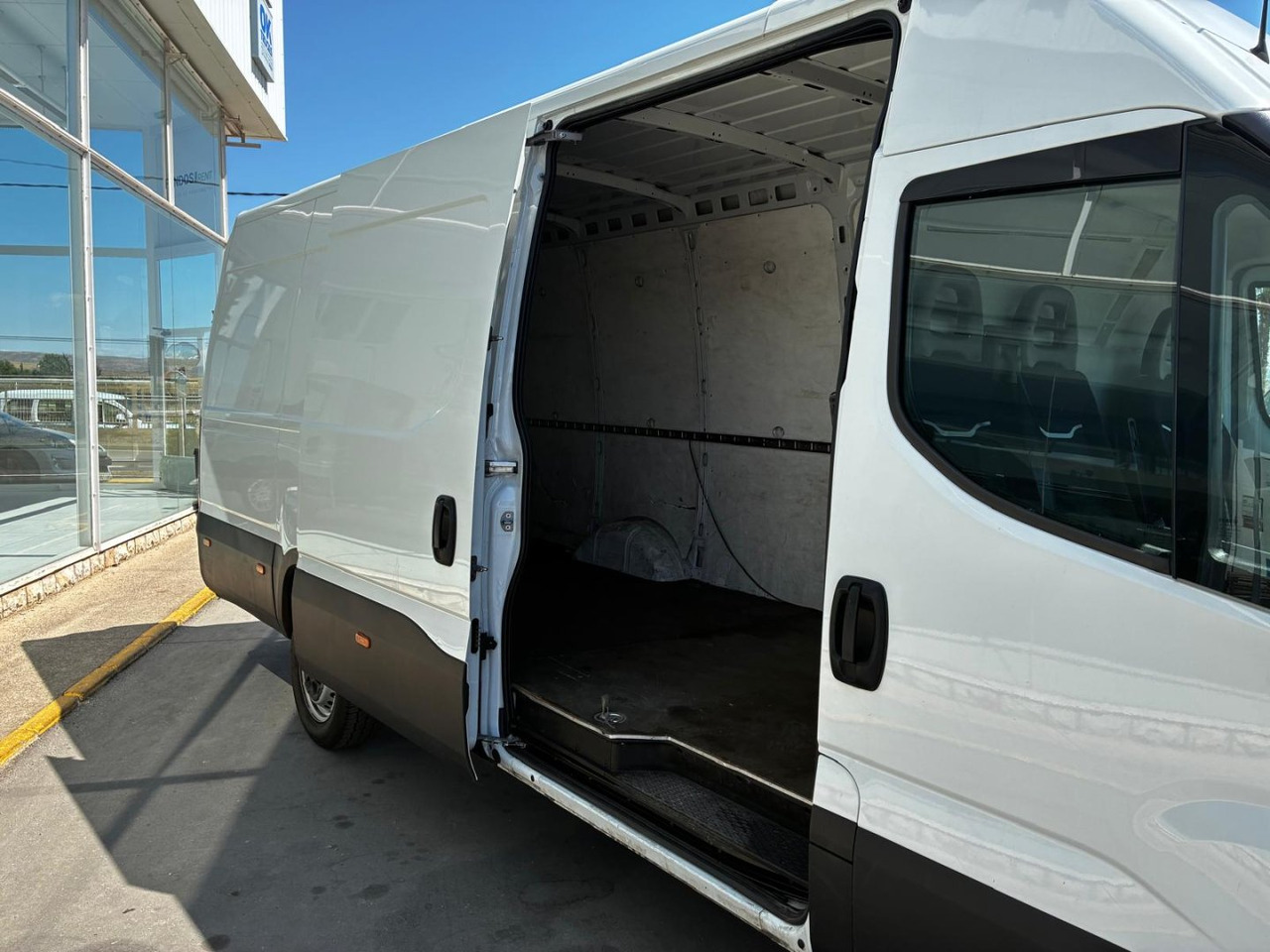 Furgón IVECO 35S14 V 16m3 - Varevogn: billede 5 Furgón IVECO 35S14 V 16m3 - Varevogn: billede 5