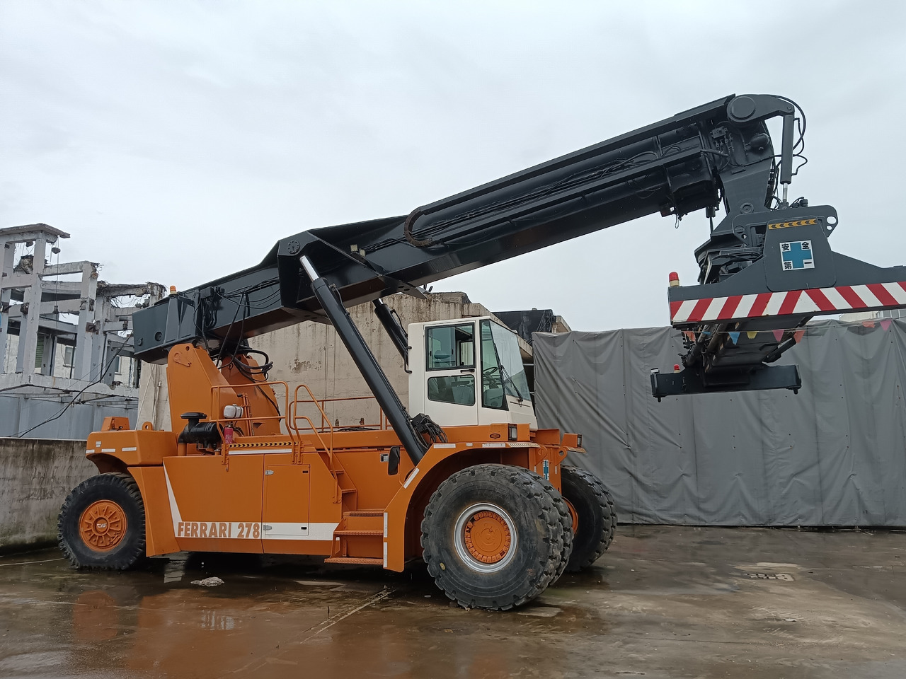 CVS FERRARRI 278 Ferrarri F278.6 - Reach stacker: billede 1 CVS FERRARRI 278 Ferrarri F278.6 - Reach stacker: billede 1