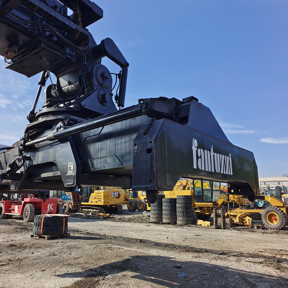 Reach stacker FANTUZZI CS45KMHD 45 TON: billede 6 Reach stacker FANTUZZI CS45KMHD 45 TON: billede 6