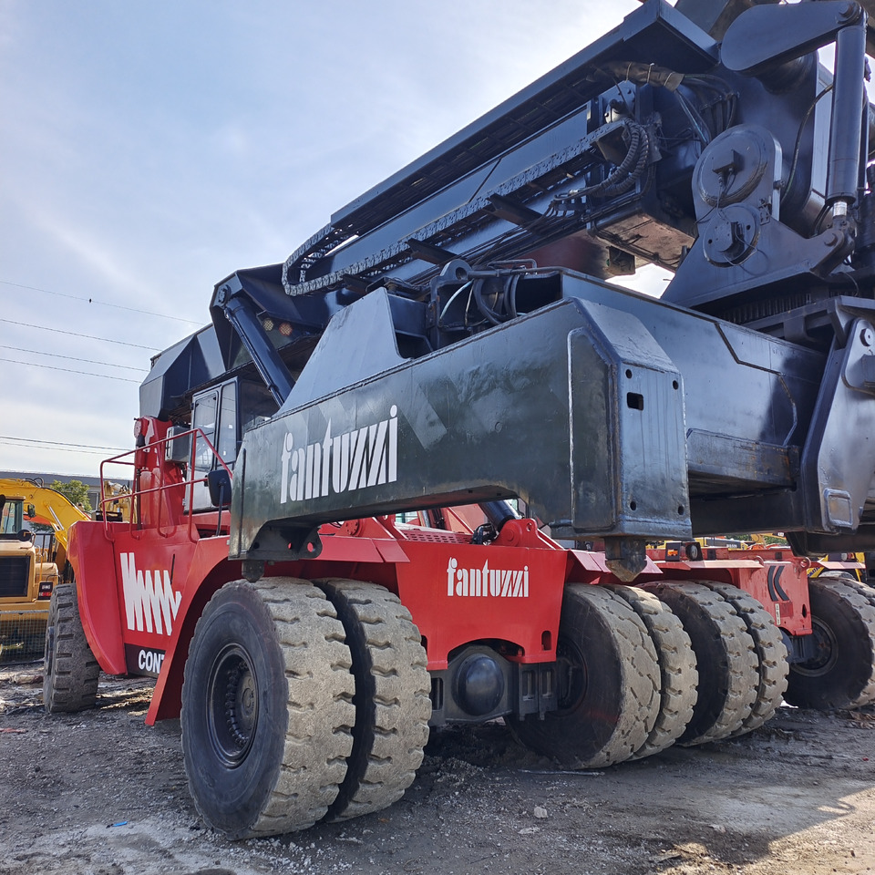 Reach stacker FANTUZZI CS45KMHD 45 TON: billede 9 Reach stacker FANTUZZI CS45KMHD 45 TON: billede 9