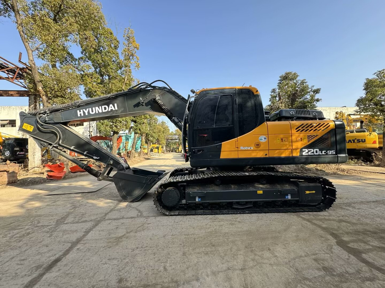 HYUNDAI 220LC-9S - Bæltegravemaskine: billede 1 HYUNDAI 220LC-9S - Bæltegravemaskine: billede 1
