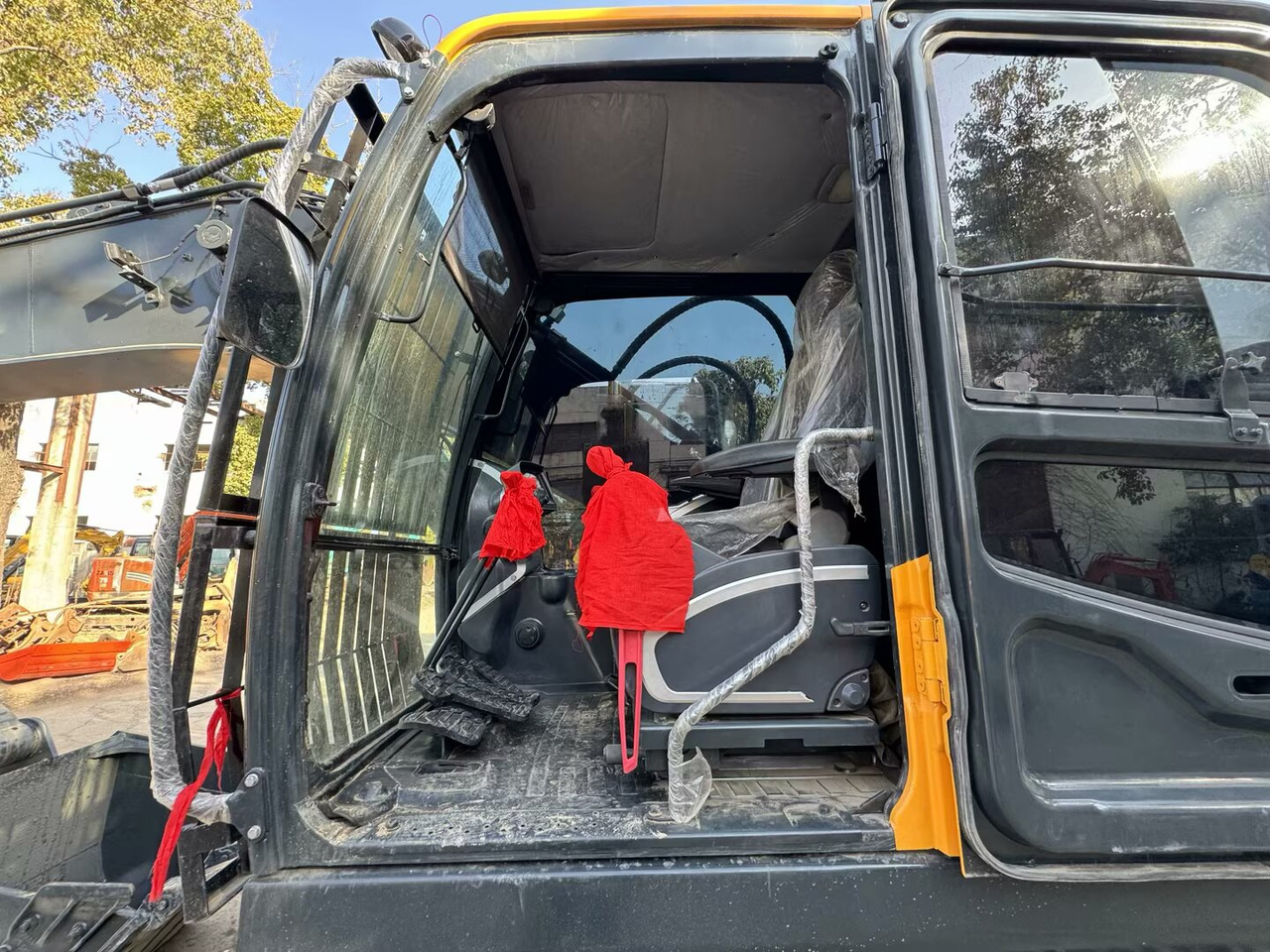 HYUNDAI 220LC-9S - Bæltegravemaskine: billede 3 HYUNDAI 220LC-9S - Bæltegravemaskine: billede 3