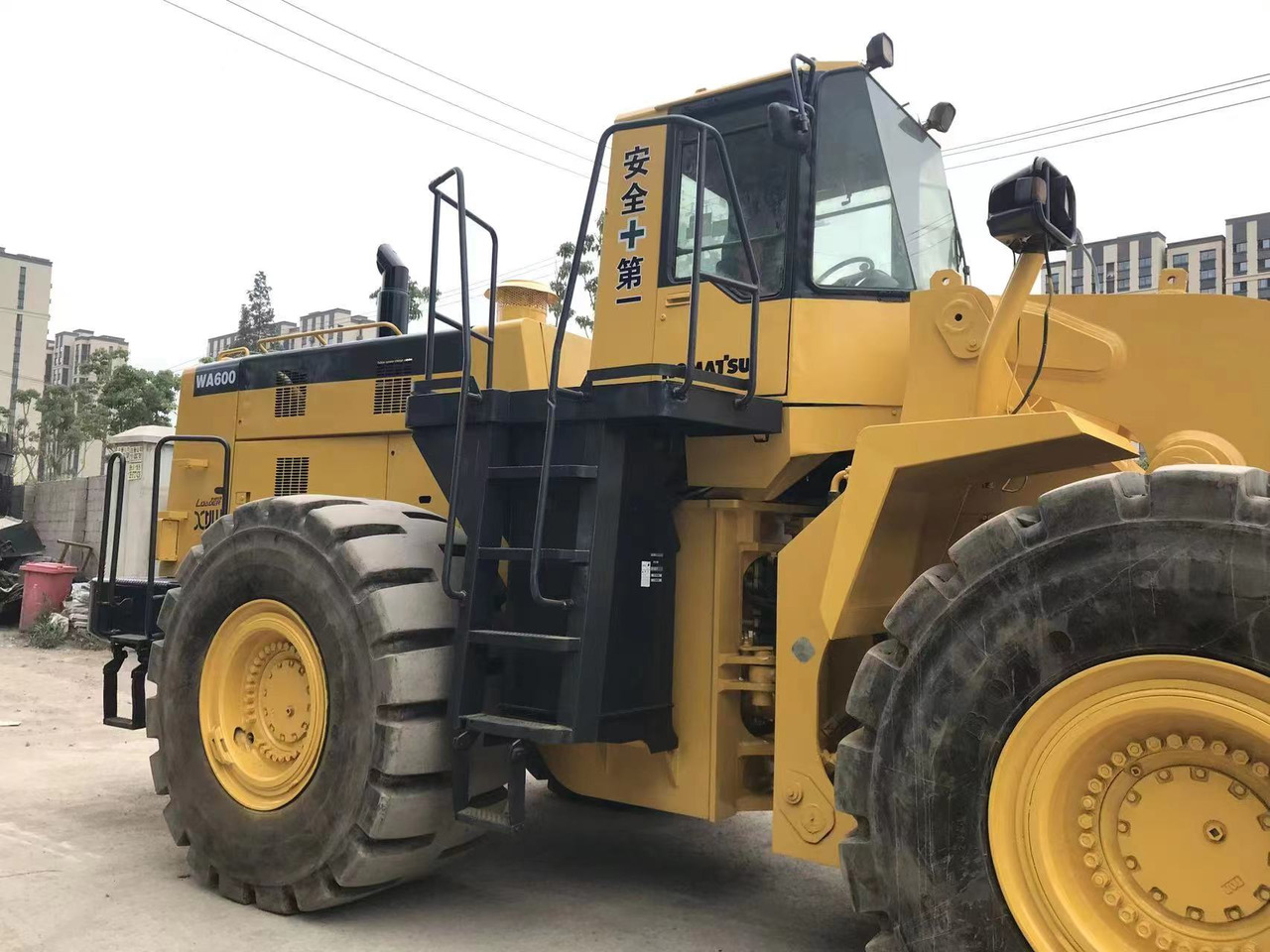 Gummihjulslæsser KOMATSU WA600-6: billede 11