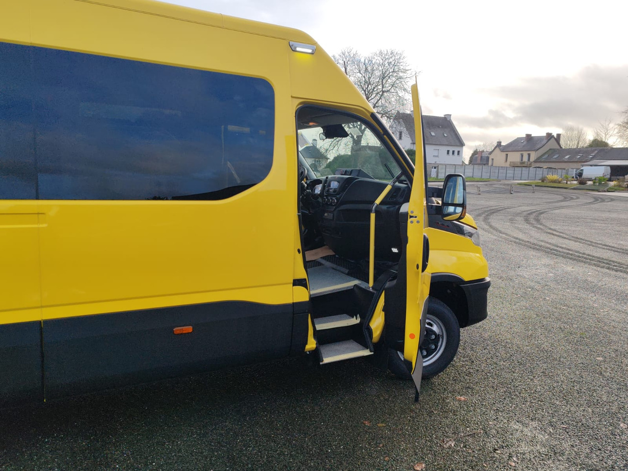 5 MINIBUS IVECO DAILY NEUF ET NON IMMATRICULE - Minibus, Persontransport: billede 4 5 MINIBUS IVECO DAILY NEUF ET NON IMMATRICULE - Minibus, Persontransport: billede 4