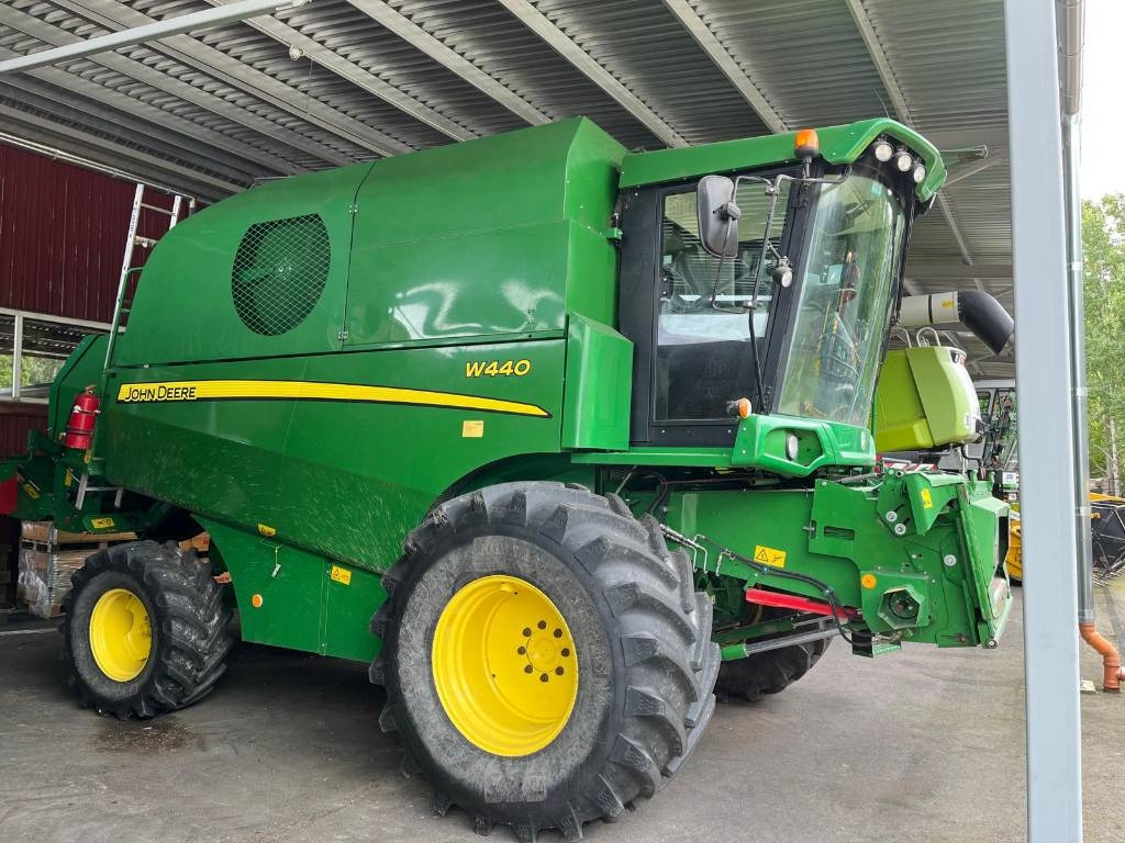 John Deere W 440 - Mejetærsker: billede 1 John Deere W 440 - Mejetærsker: billede 1