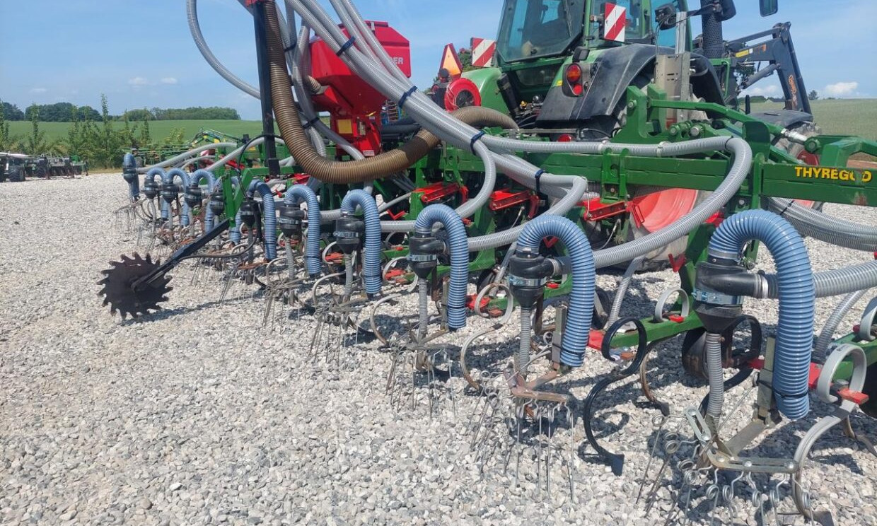 Thyregod TRV 12 med frø-/gødning-udstyr - Landbrugsmaskine: billede 1 Thyregod TRV 12 med frø-/gødning-udstyr - Landbrugsmaskine: billede 1