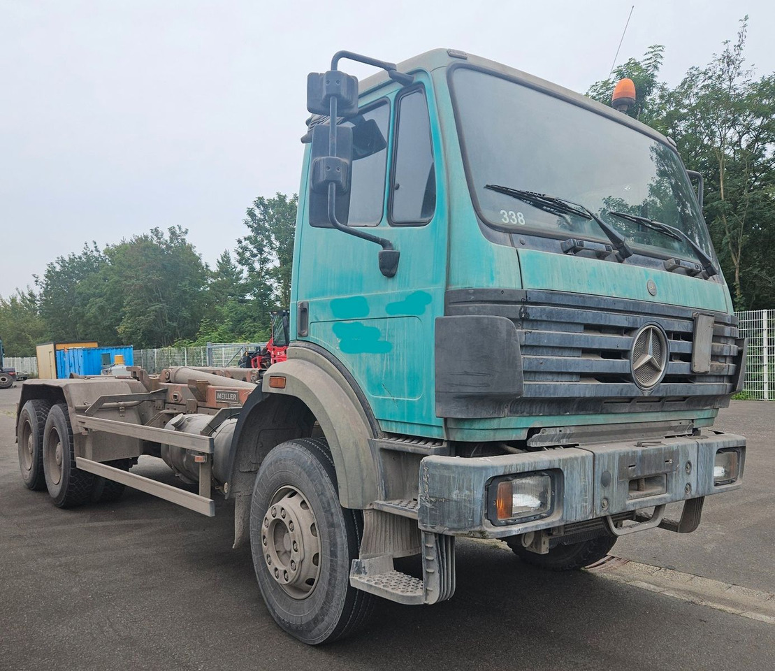 Mercedes-Benz SK 2527 6x4 Blatt/Blatt Hakenabroller - Lastbil kroghejs: billede 1 Mercedes-Benz SK 2527 6x4 Blatt/Blatt Hakenabroller - Lastbil kroghejs: billede 1