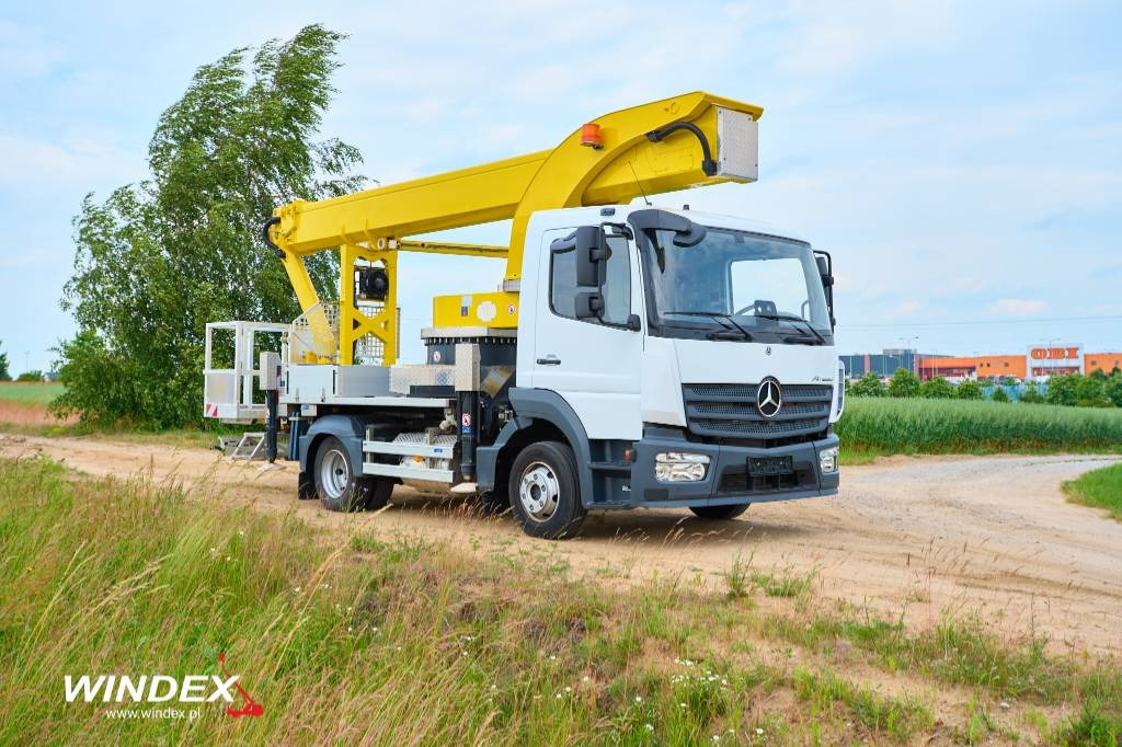 Palfinger P 300 KS - Lastbil med mandskabslift: billede 1 Palfinger P 300 KS - Lastbil med mandskabslift: billede 1