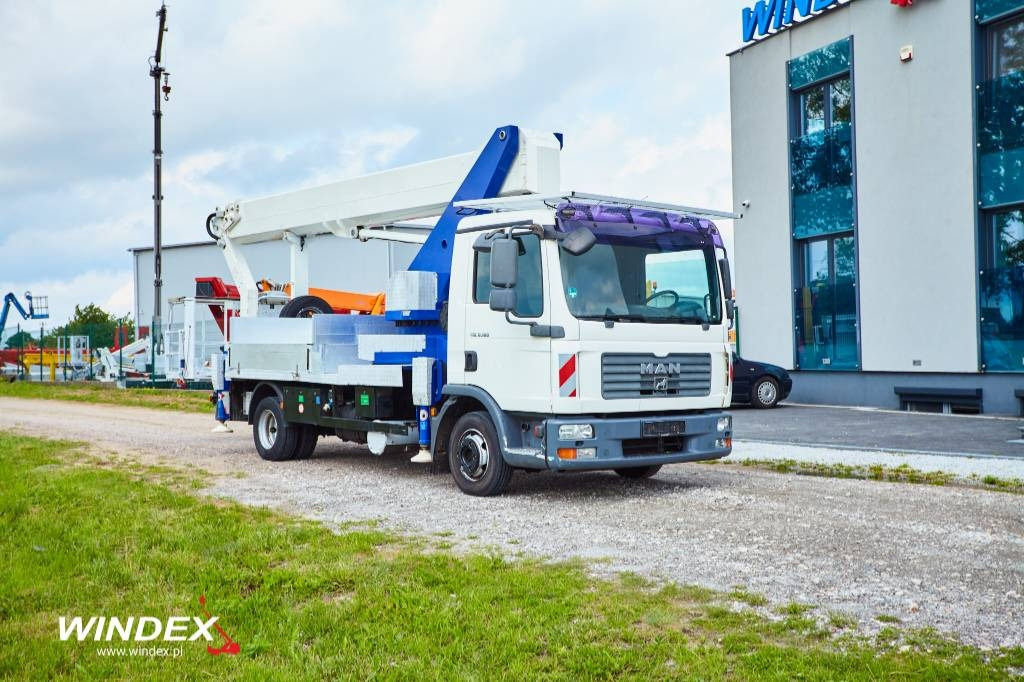 Wumag WT 300 - Lastbil med mandskabslift: billede 1 Wumag WT 300 - Lastbil med mandskabslift: billede 1