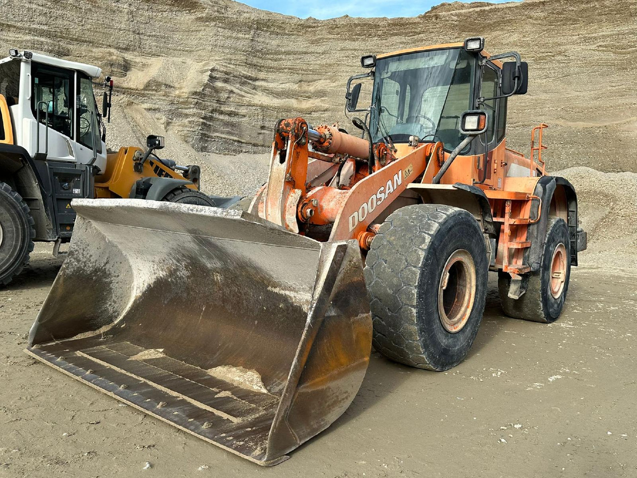 Gummihjulslæsser Doosan DL 300: billede 9
