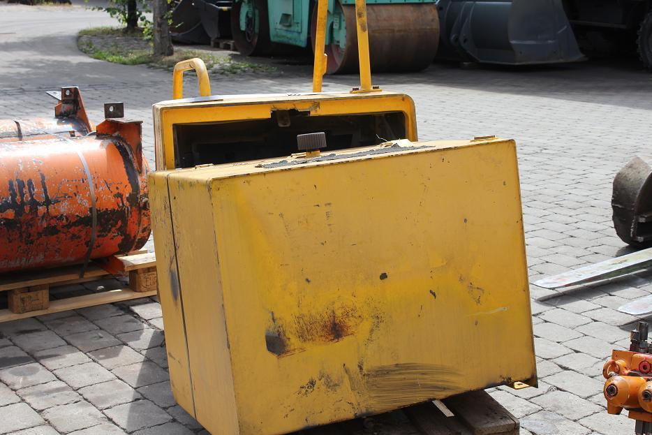 Furukawa 735 - Hydraulisk tank for Entreprenørmaskin: billede 4 Furukawa 735 - Hydraulisk tank for Entreprenørmaskin: billede 4