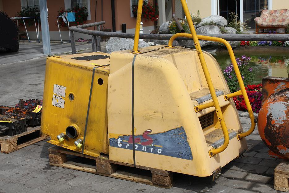 Furukawa 735 - Hydraulisk tank for Entreprenørmaskin: billede 3 Furukawa 735 - Hydraulisk tank for Entreprenørmaskin: billede 3