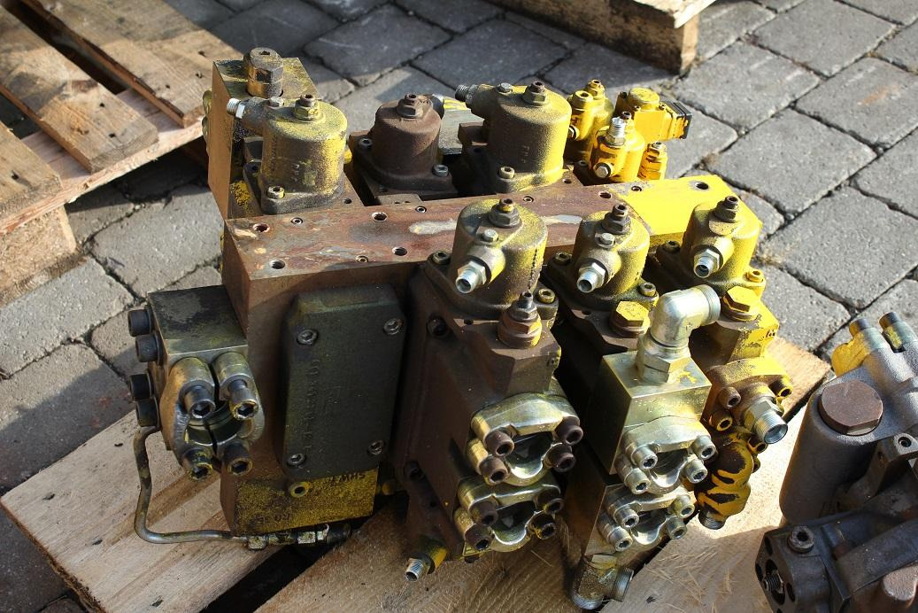 Furukawa W 735 - Hydraulisk ventil for Entreprenørmaskin: billede 3 Furukawa W 735 - Hydraulisk ventil for Entreprenørmaskin: billede 3