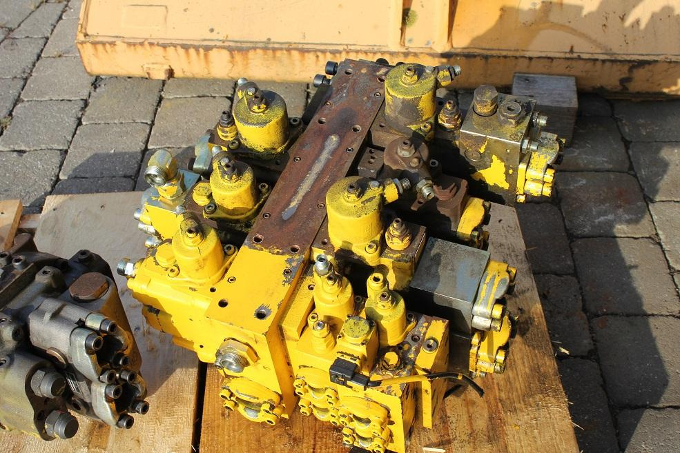 Furukawa W 735 - Hydraulisk ventil for Entreprenørmaskin: billede 2 Furukawa W 735 - Hydraulisk ventil for Entreprenørmaskin: billede 2