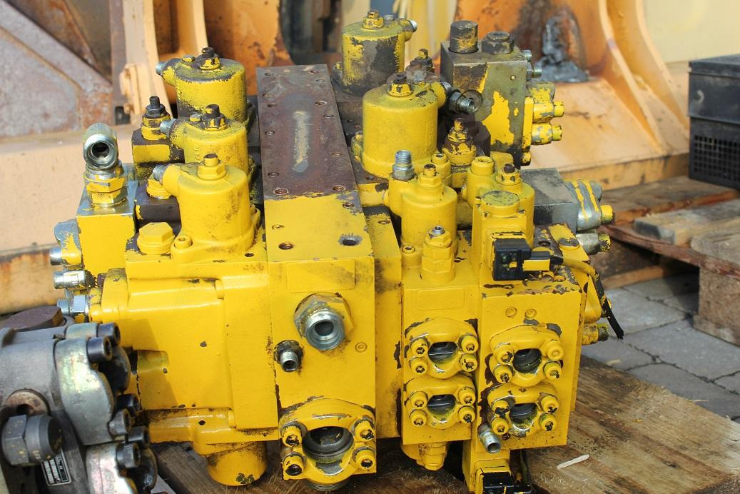 Furukawa W 735 - Hydraulisk ventil for Entreprenørmaskin: billede 4 Furukawa W 735 - Hydraulisk ventil for Entreprenørmaskin: billede 4