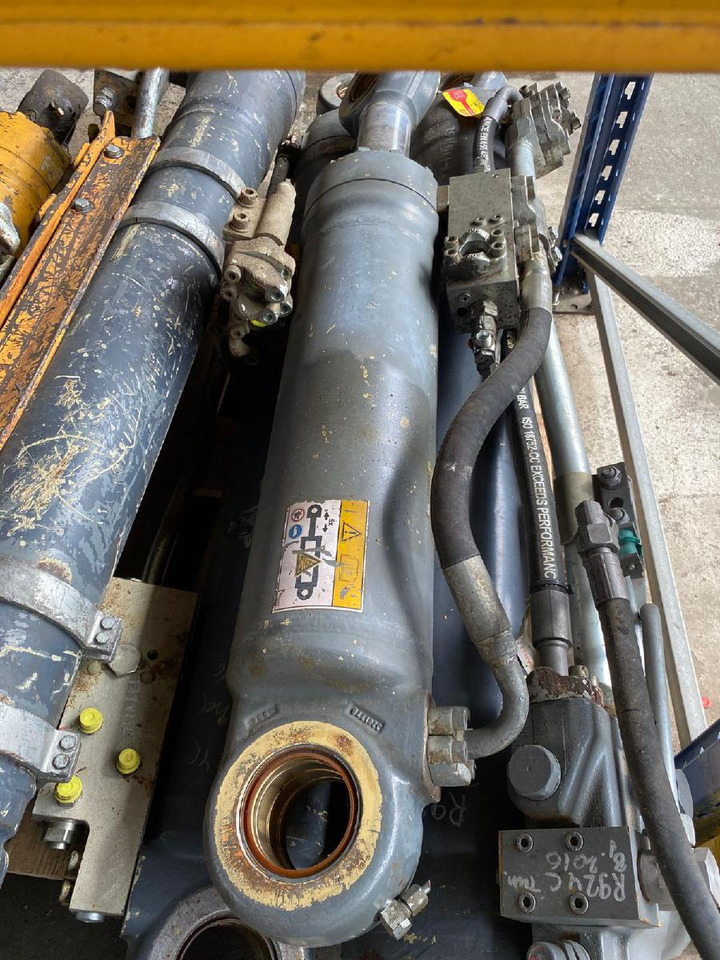 Liebherr R 924 C - Hydraulisk cylinder for Entreprenørmaskin: billede 1 Liebherr R 924 C - Hydraulisk cylinder for Entreprenørmaskin: billede 1