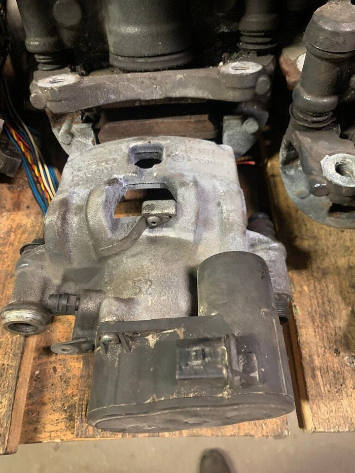 Brembo elektryczne D43901 Iveco Daily prawy, lewy, tył 2019- D43901 - Bremsekaliper for Lastbil: billede 5 Brembo elektryczne D43901 Iveco Daily prawy, lewy, tył 2019- D43901 - Bremsekaliper for Lastbil: billede 5