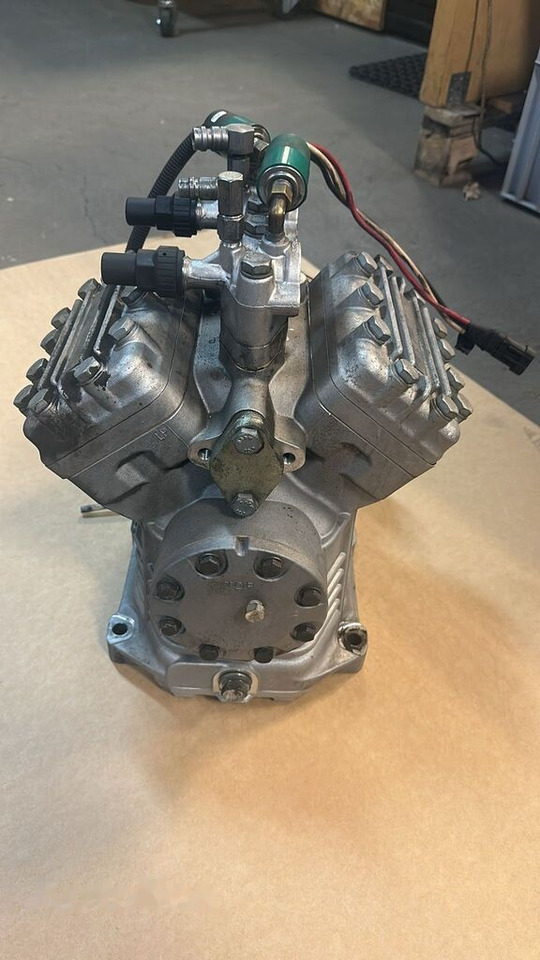 Sprężarka kompresor klimatyzacji Bock Eberspacher FKX40/470K 8862010000407 - A/C kompressor for Lastbil: billede 2 Sprężarka kompresor klimatyzacji Bock Eberspacher FKX40/470K 8862010000407 - A/C kompressor for Lastbil: billede 2