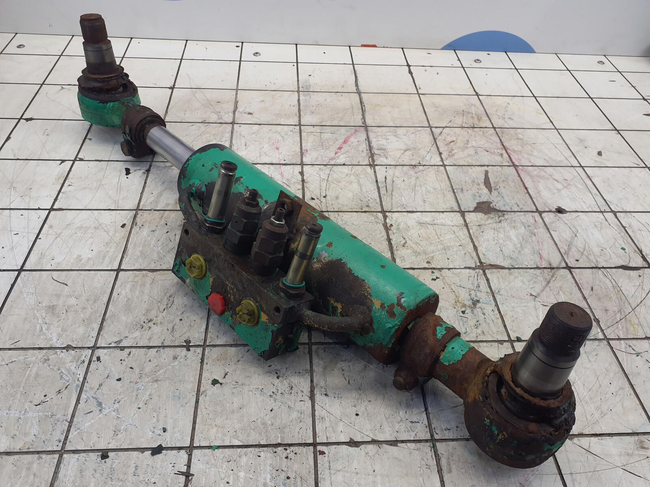 FAUN ATF 60-3 axle 3 steering lock cylinder left side - Hydraulisk cylinder for Mobilkran: billede 3 FAUN ATF 60-3 axle 3 steering lock cylinder left side - Hydraulisk cylinder for Mobilkran: billede 3