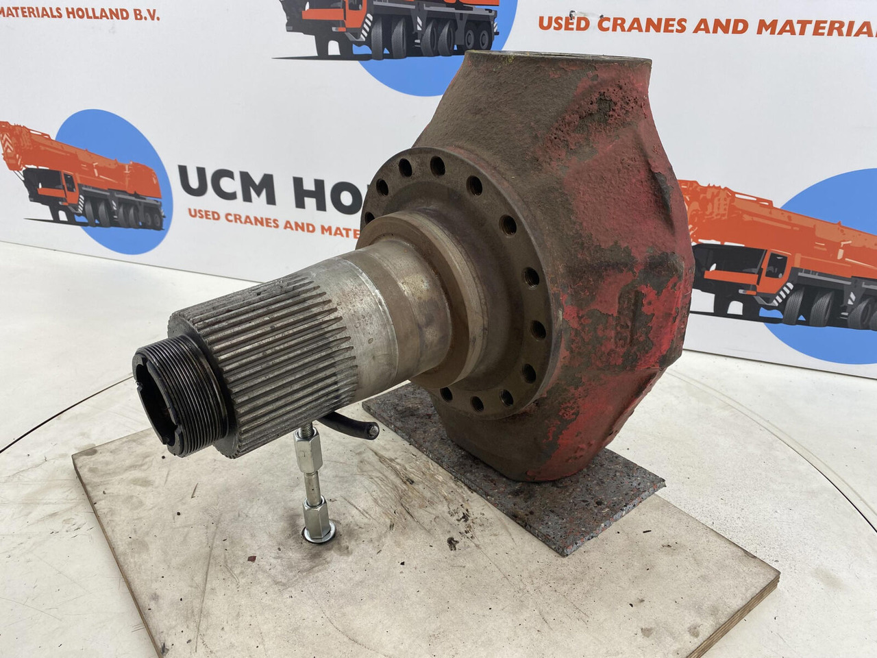 Gottwald AMK 70 Steering knuckle 16 holes axle 2 - Styrespindel for Mobilkran: billede 1 Gottwald AMK 70 Steering knuckle 16 holes axle 2 - Styrespindel for Mobilkran: billede 1