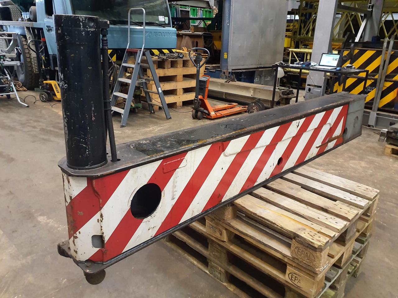 Liebherr LTM 1080-1 sliding beam complete front - Affjedring for Kran: billede 2 Liebherr LTM 1080-1 sliding beam complete front - Affjedring for Kran: billede 2