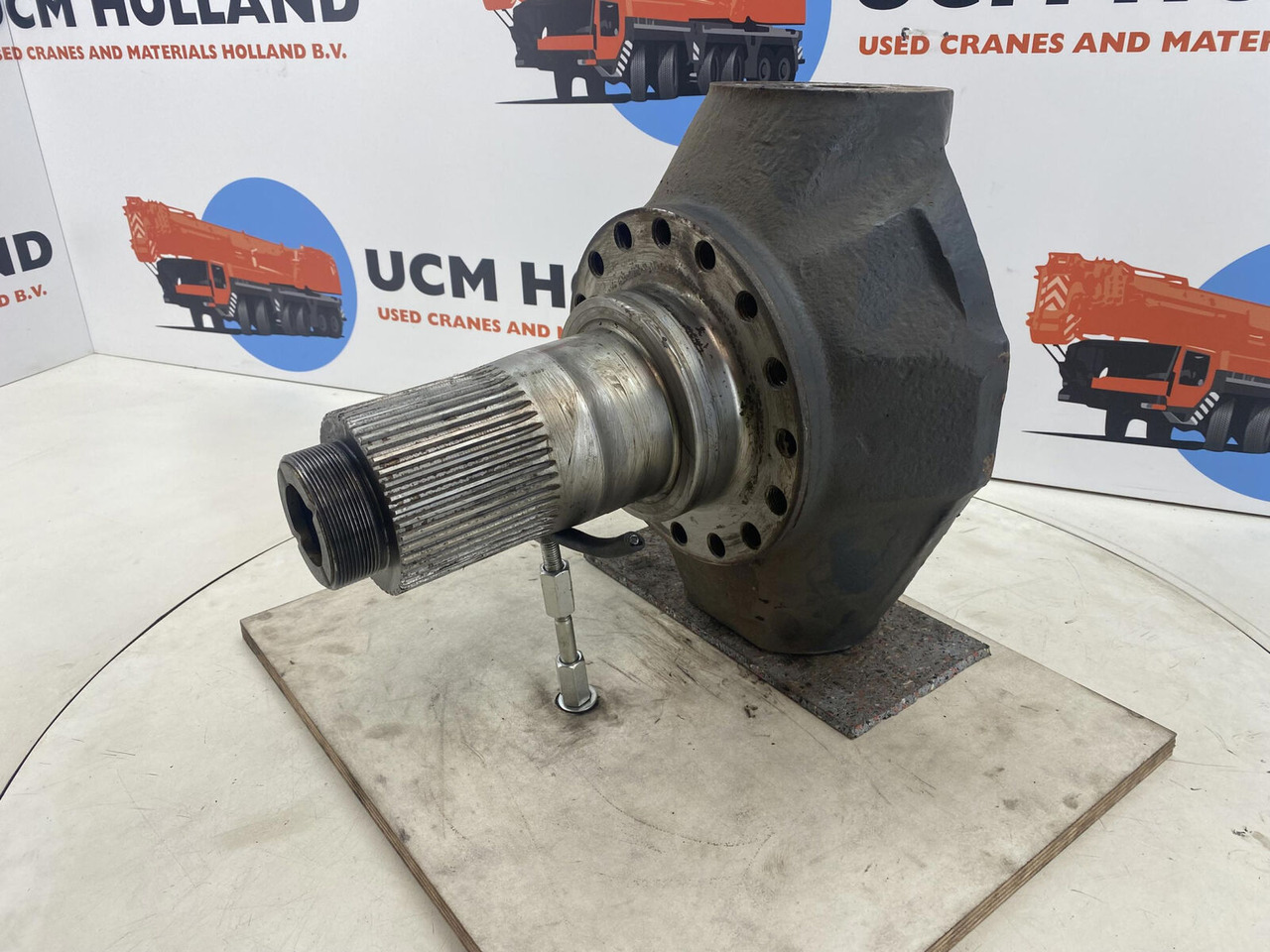 PPM 250 ATT Steering knuckle 16 holes axle 1 - Styrespindel for Mobilkran: billede 1 PPM 250 ATT Steering knuckle 16 holes axle 1 - Styrespindel for Mobilkran: billede 1