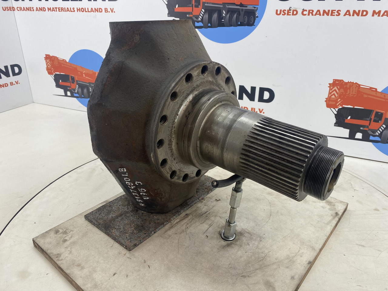 PPM 250 ATT Steering knuckle 16 holes axle 1 - Styrespindel for Mobilkran: billede 3 PPM 250 ATT Steering knuckle 16 holes axle 1 - Styrespindel for Mobilkran: billede 3