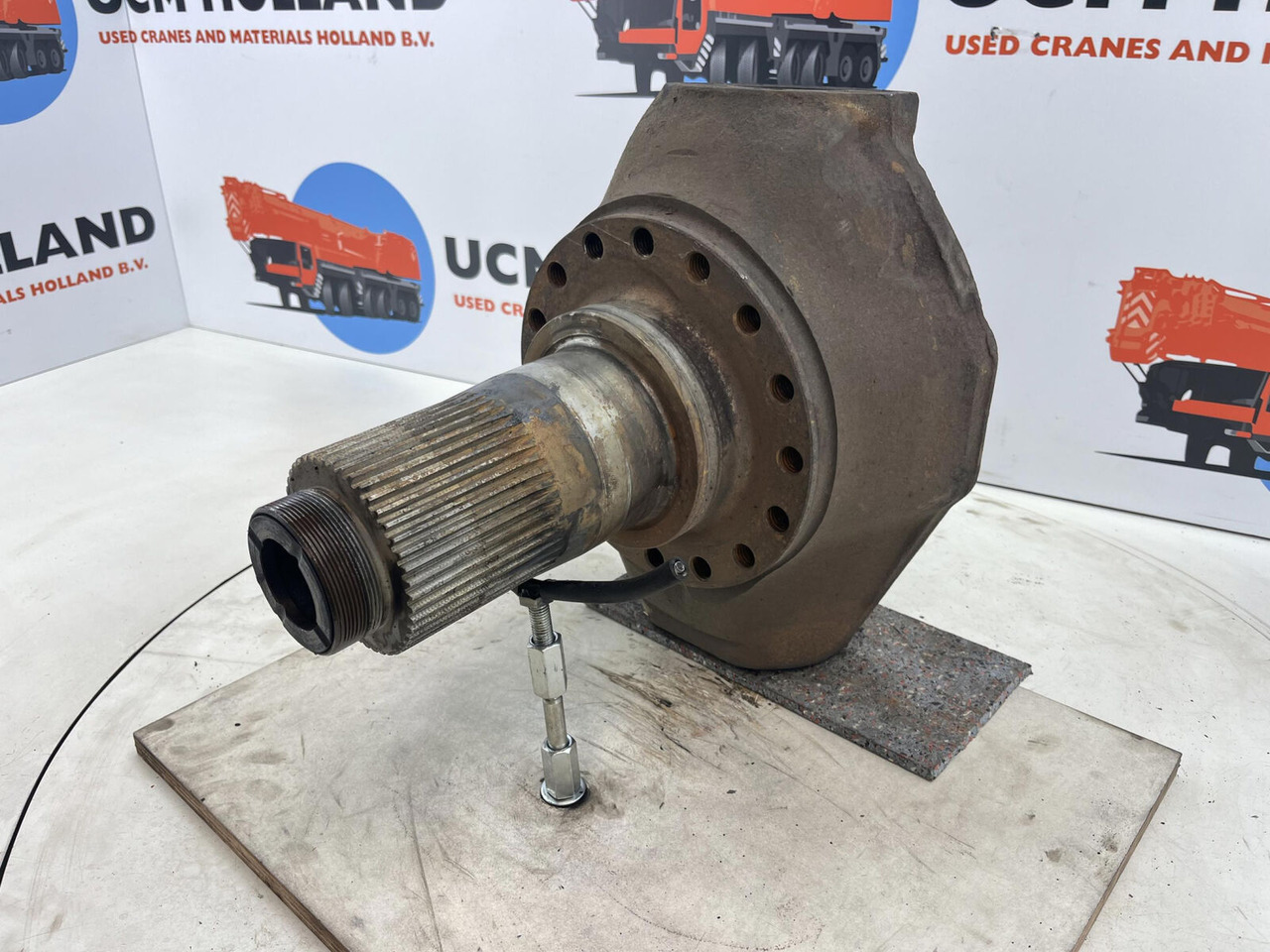 PPM ATT 400 Steering knuckle 16 holes axle 1 - Styrespindel for Kran: billede 1 PPM ATT 400 Steering knuckle 16 holes axle 1 - Styrespindel for Kran: billede 1
