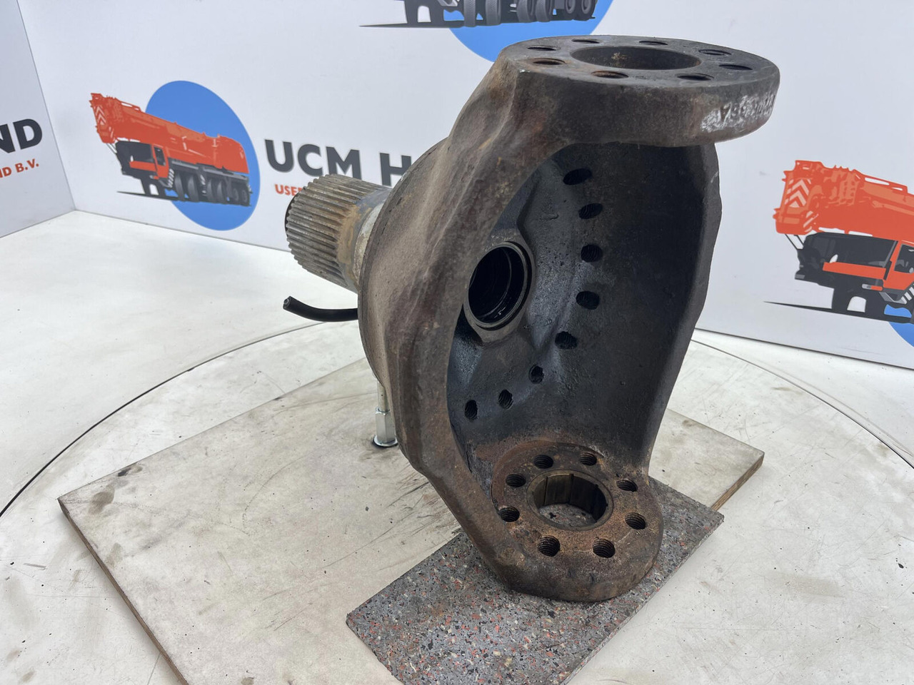 PPM ATT 400 Steering knuckle 16 holes axle 1 - Styrespindel for Kran: billede 4 PPM ATT 400 Steering knuckle 16 holes axle 1 - Styrespindel for Kran: billede 4