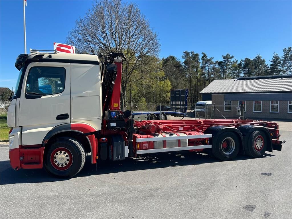 Mercedes-Benz Actros 2545 - HMF 1420K4 - Lastbil med wirehejs: billede 1 Mercedes-Benz Actros 2545 - HMF 1420K4 - Lastbil med wirehejs: billede 1