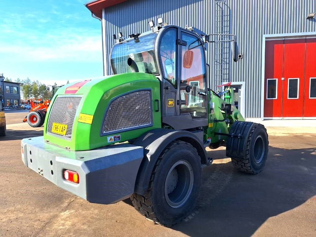 Greenmaster 825 PIIKIT, KAUHA JA HIEKOITIN - Gummihjulslæsser: billede 4 Greenmaster 825 PIIKIT, KAUHA JA HIEKOITIN - Gummihjulslæsser: billede 4