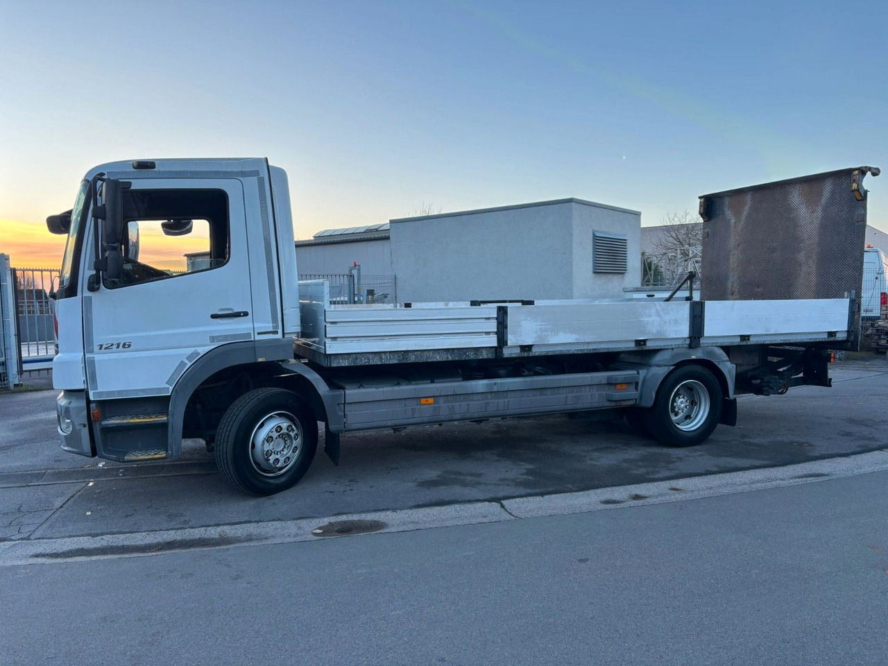 Mercedes-Benz Atgeo 1216. Pritsche 6.00m. LBW. Klima. - Lastbil med lad: billede 4 Mercedes-Benz Atgeo 1216. Pritsche 6.00m. LBW. Klima. - Lastbil med lad: billede 4