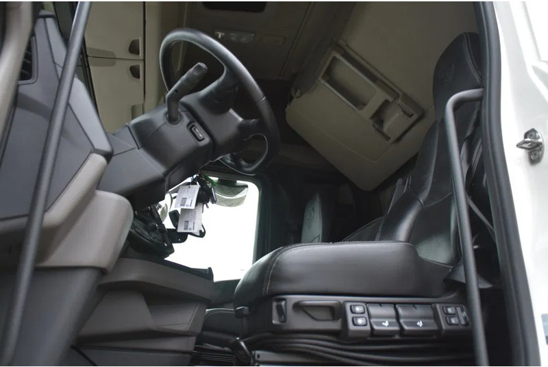 Scania S460 NGS 4x2NB - ONLY 104 TKM - FULL AIR - PARK. AIRCO - LEATHER SEATS - 2 x FUEL TANKS - LED LIGHTS - EXCELLENT CONDITION - - Trækker: billede 4 Scania S460 NGS 4x2NB - ONLY 104 TKM - FULL AIR - PARK. AIRCO - LEATHER SEATS - 2 x FUEL TANKS - LED LIGHTS - EXCELLENT CONDITION - - Trækker: billede 4