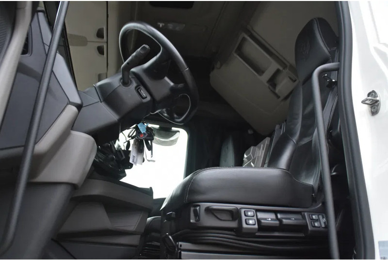 Scania S460 NGS 4x2NB - ONLY 108 TKM - FULL AIR - PARK. AIRCO - LEATHER SEATS - 2 x FUEL TANKS - LED LIGHTS - EXCELLENT CONDITION - - Trækker: billede 4 Scania S460 NGS 4x2NB - ONLY 108 TKM - FULL AIR - PARK. AIRCO - LEATHER SEATS - 2 x FUEL TANKS - LED LIGHTS - EXCELLENT CONDITION - - Trækker: billede 4