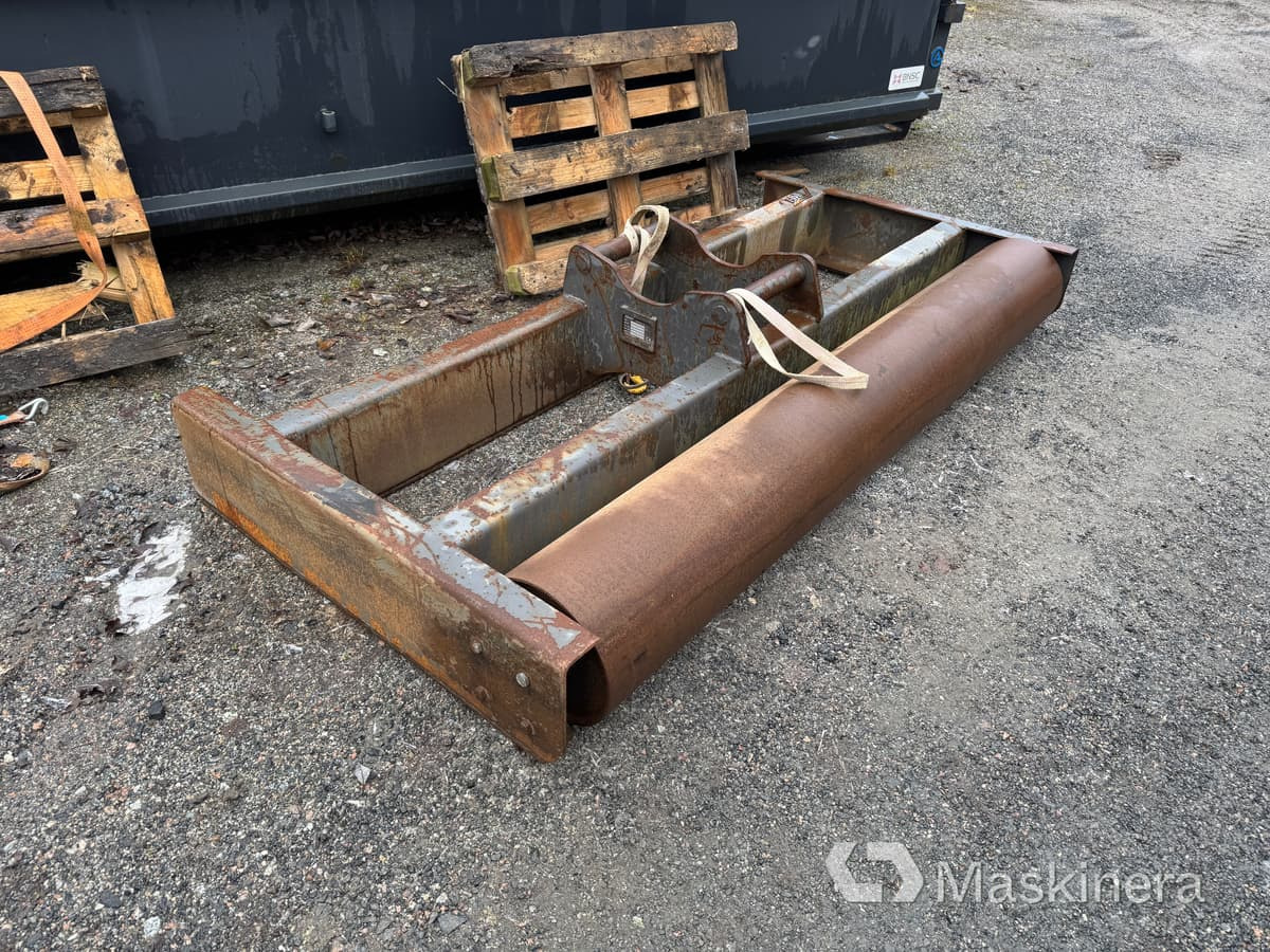 BSM Planeringsbalk med rulle S60 - Udstyr for Entreprenørmaskin: billede 1 BSM Planeringsbalk med rulle S60 - Udstyr for Entreprenørmaskin: billede 1