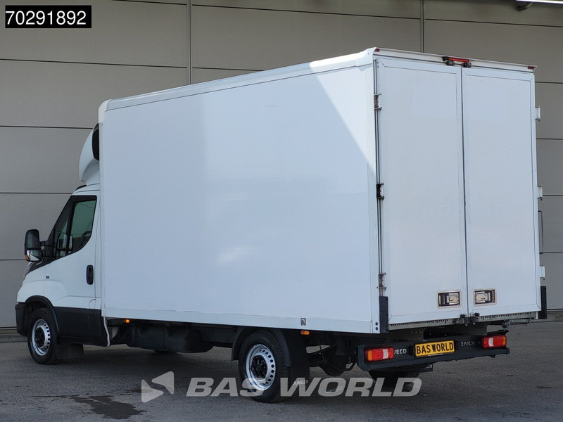 Iveco Daily 35S16 Automaat Bakwagen Achterdeuren 160PK Airco Camera Euro6 Meubelbak Koffer 21m3 Airco - Varebil med kasse: billede 2 Iveco Daily 35S16 Automaat Bakwagen Achterdeuren 160PK Airco Camera Euro6 Meubelbak Koffer 21m3 Airco - Varebil med kasse: billede 2