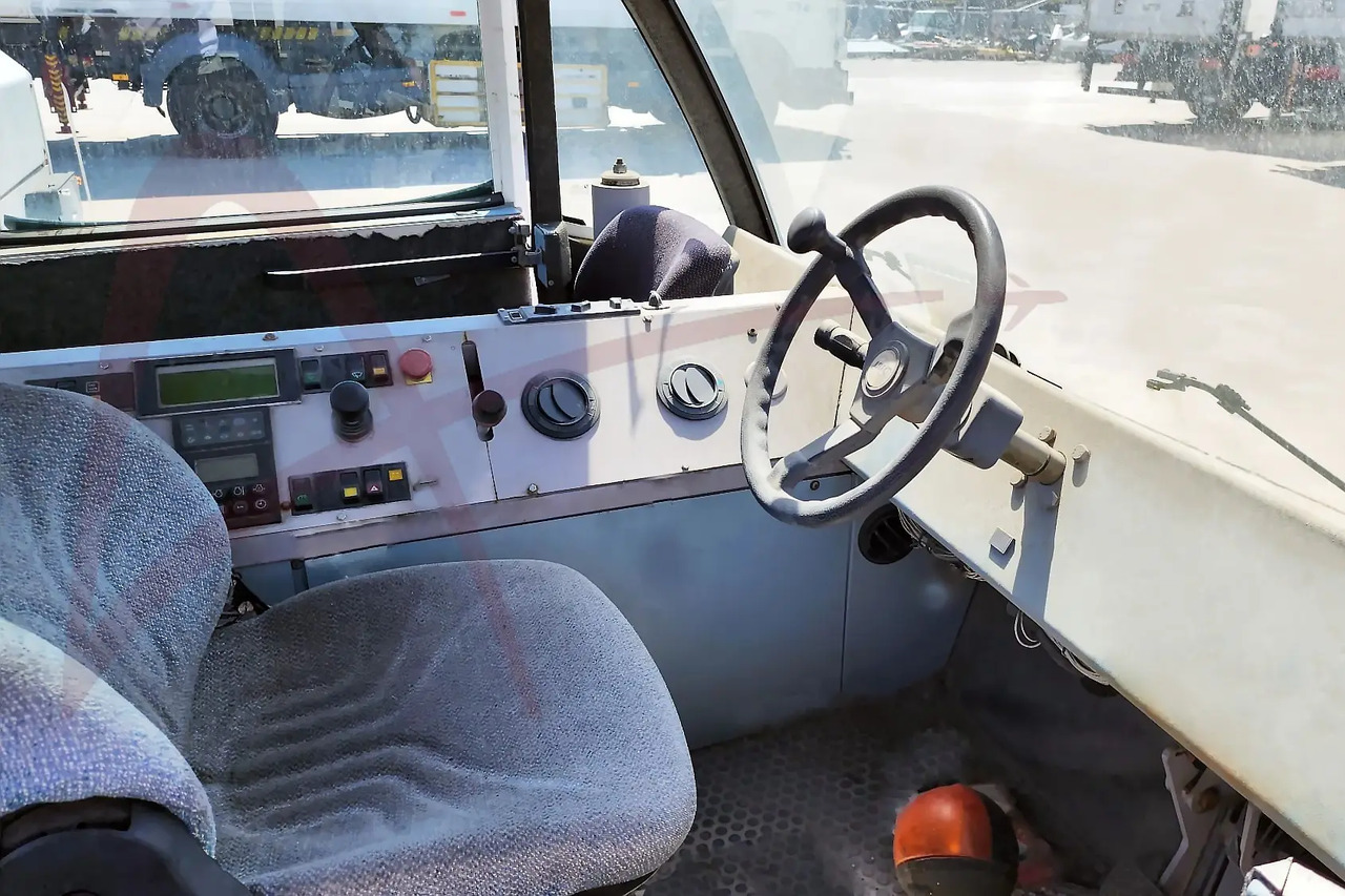 JBT AEROTECH EXPEDITER 400 - Push-back traktor: billede 3 JBT AEROTECH EXPEDITER 400 - Push-back traktor: billede 3