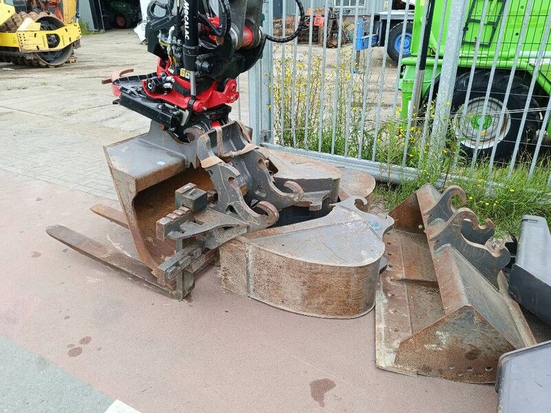 ROTOTILT r3 r8 MR50 mecalac 9mwr +6 buckets + joysticks R4 - Udstyr for Entreprenørmaskin: billede 4 ROTOTILT r3 r8 MR50 mecalac 9mwr +6 buckets + joysticks R4 - Udstyr for Entreprenørmaskin: billede 4