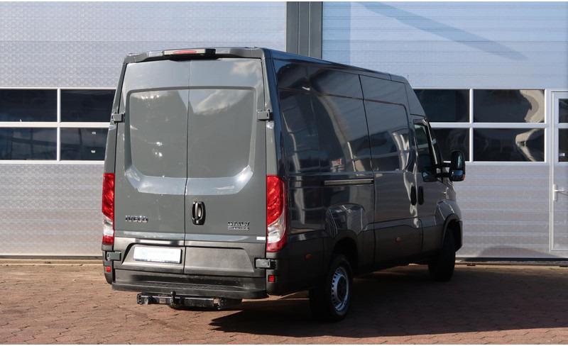 Iveco Daily 35S18HV 3.0 35 L2 H2 AUT/ LED/ CAMERA/ 3.5T/ CRUISE/ CLIMA/ TREKHAAK - Varevogn: billede 4 Iveco Daily 35S18HV 3.0 35 L2 H2 AUT/ LED/ CAMERA/ 3.5T/ CRUISE/ CLIMA/ TREKHAAK - Varevogn: billede 4